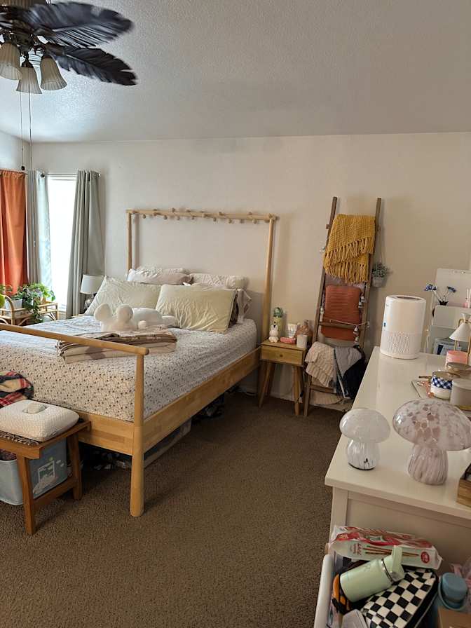 Em McKinnon's room