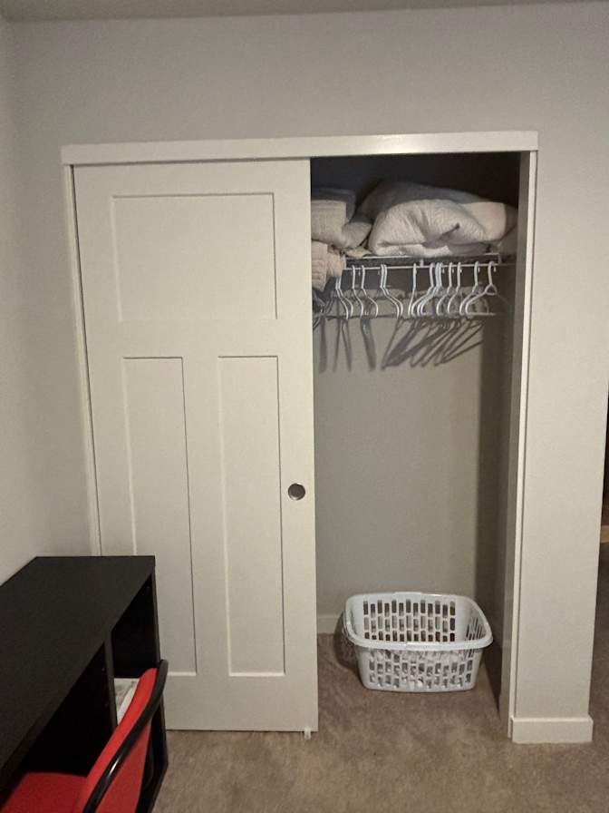 Tomas's room