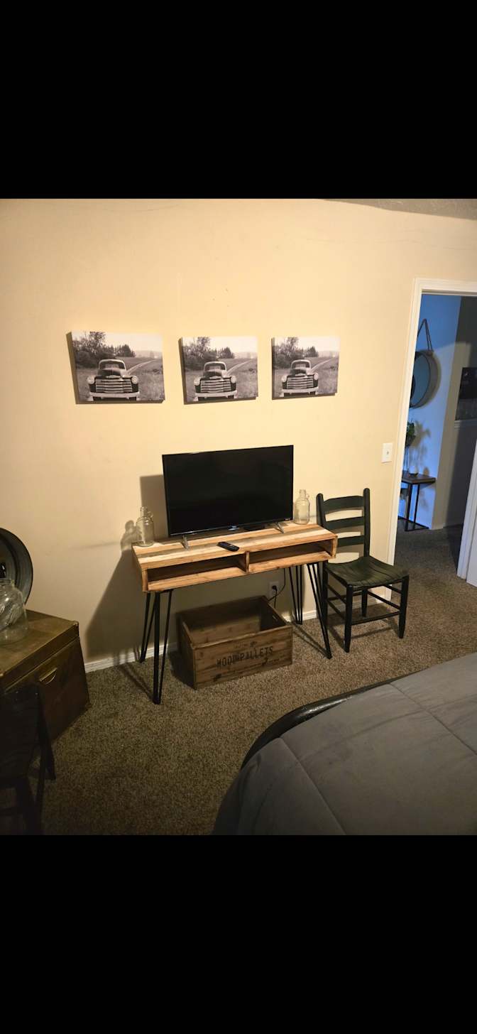 Shane sanders's room