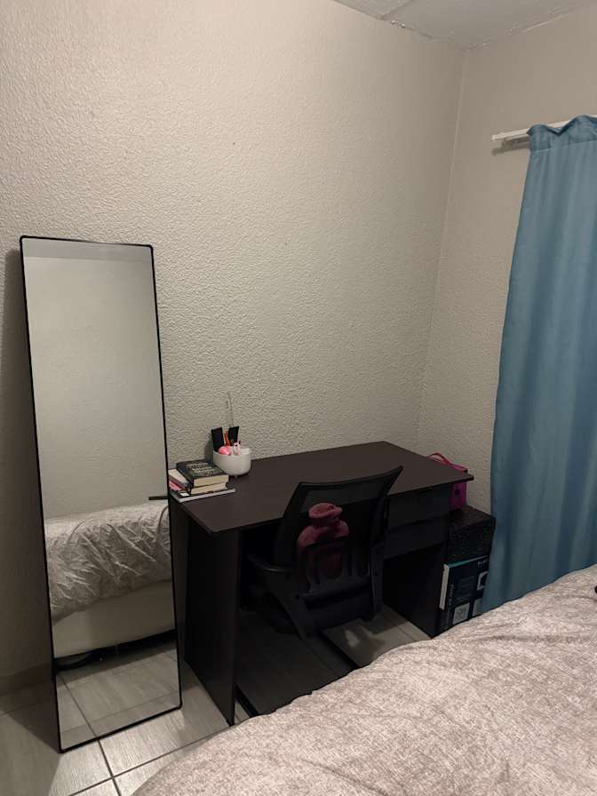 Inno's room