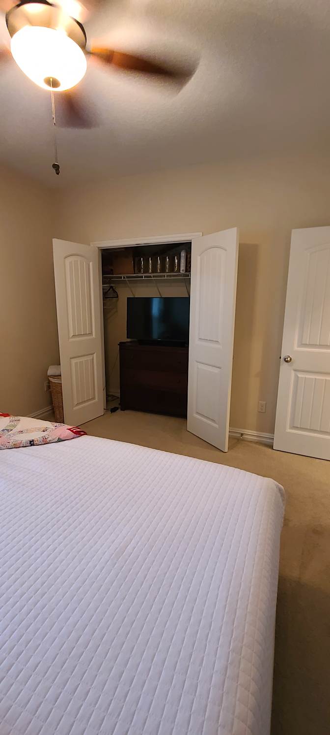 NICOLE's room
