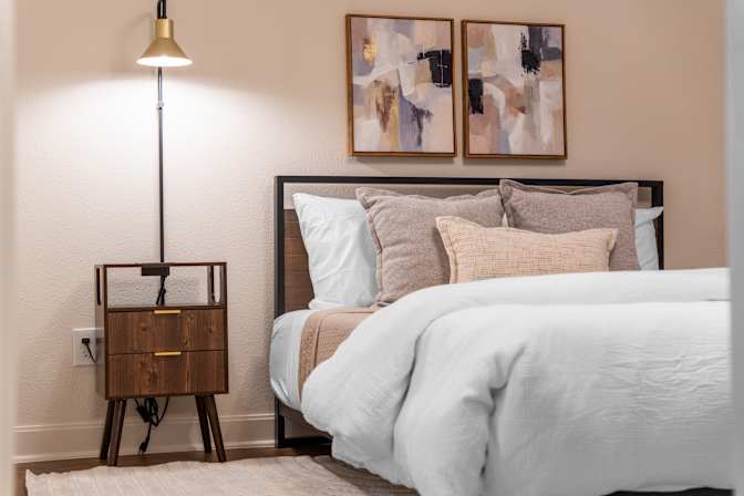 Tomic Properties's room