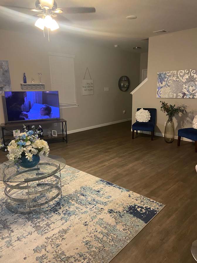 Janell Edwards's room