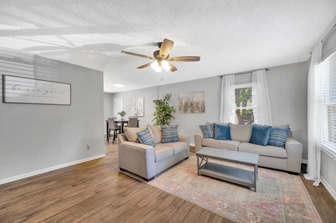 lifedoorrentals's room
