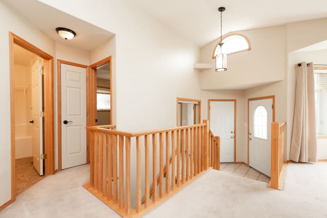 STUDENTS, INTERNS & YOUNG PROFESSIONALS's room