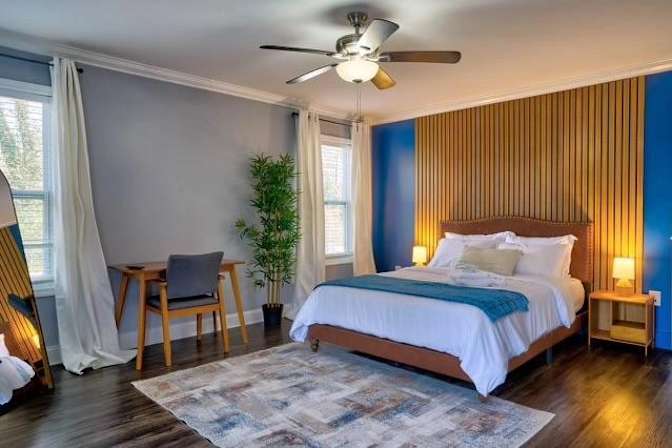 Alcove Rooms's room