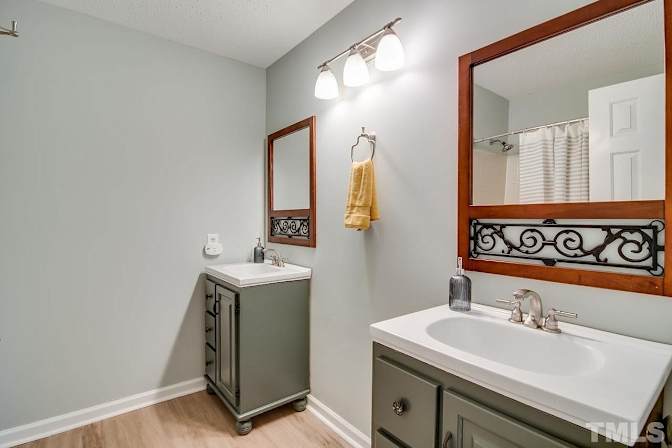 Alcove Rooms's room