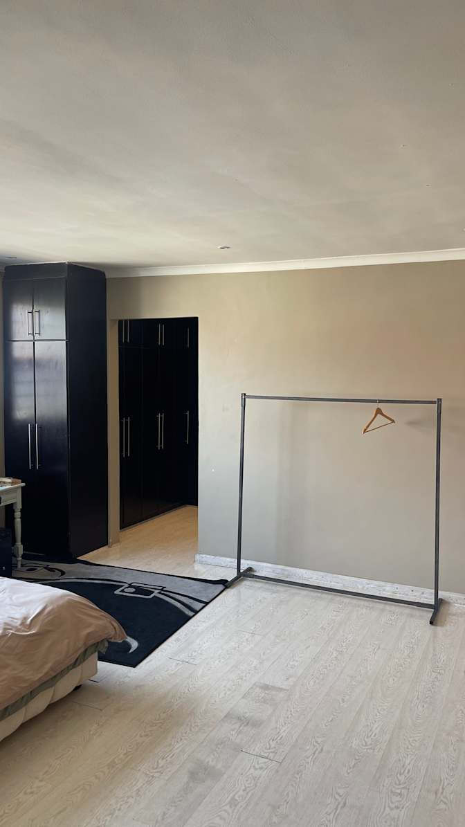 Azola's room