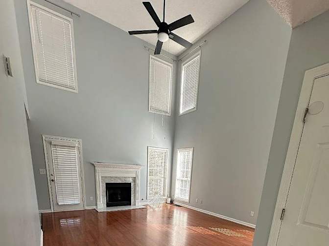 Alcove Rooms's room