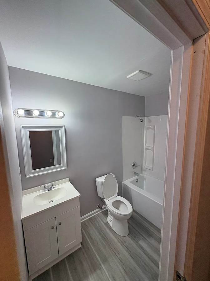 Alcove Rooms's room
