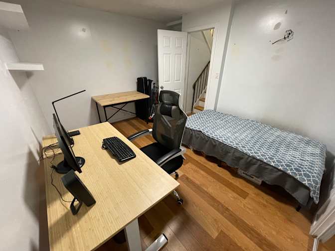 Federico's room
