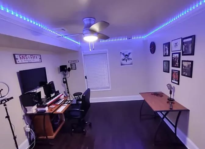Alcove Rooms's room