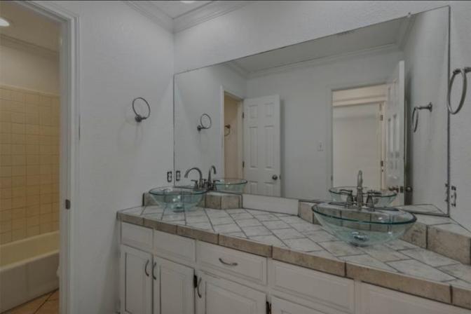 Arturo's room
