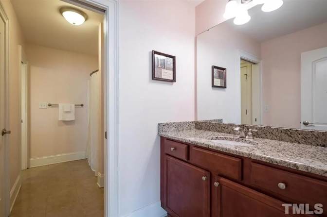 Alcove Rooms's room
