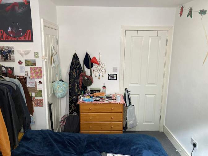 Eve's room