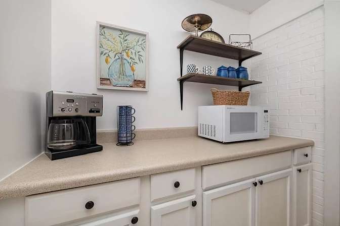Alcove Rooms's room