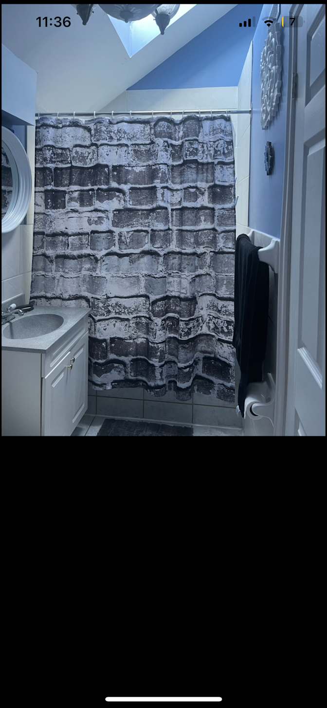 AMANDA HUNT's room
