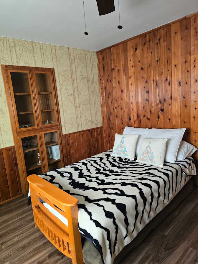 Elsa J Valdez's room