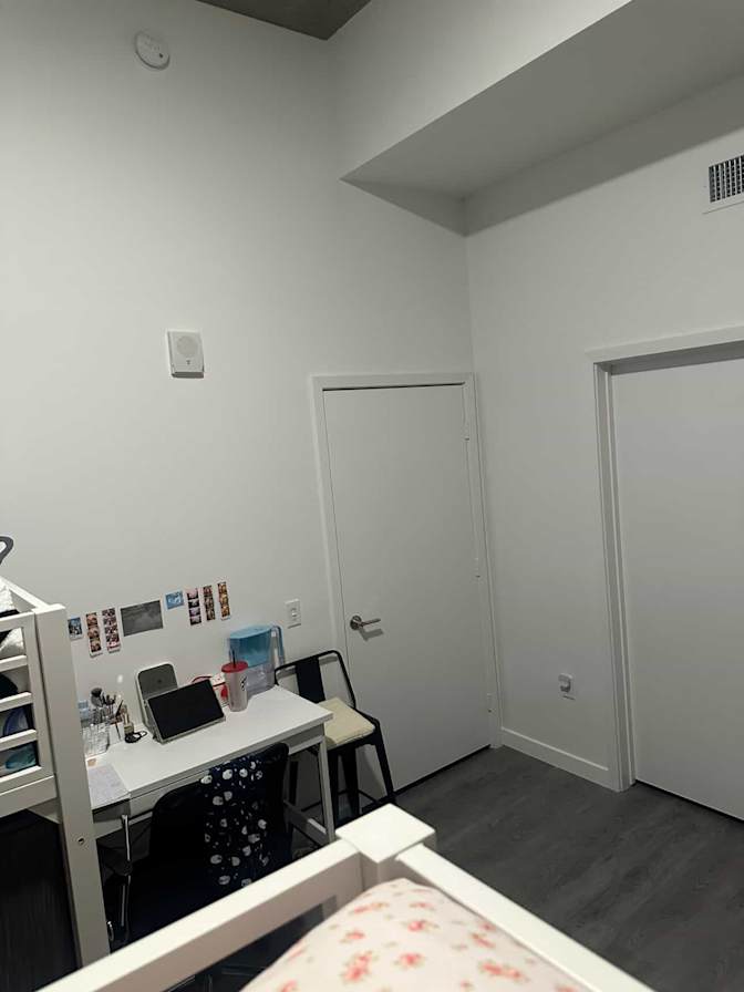 Estephanie Fernandez's room