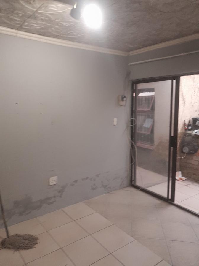 Ishola's room