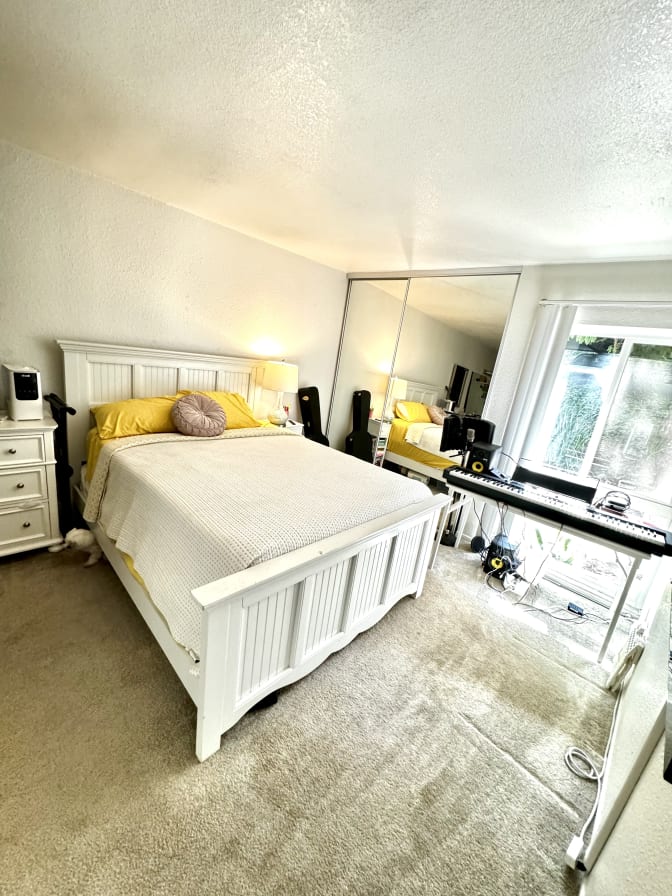 Emily Roslyn's room