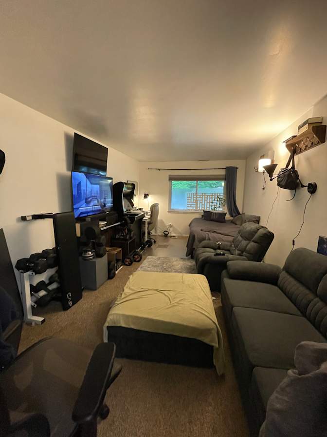 Large PRIVATE BEDROOM with Powder Room Sink - Walk-in Closet - Danbury Connecticut's room