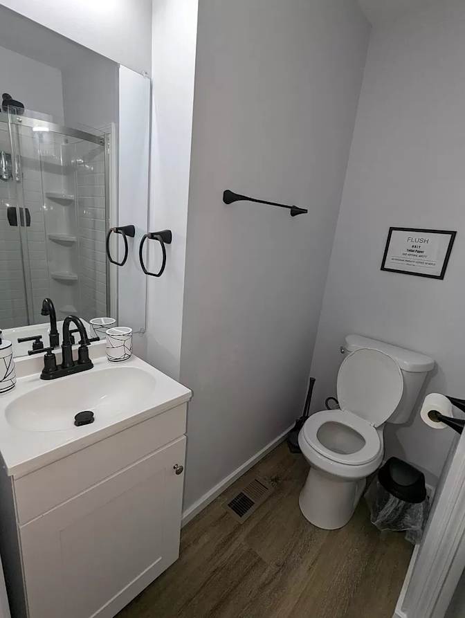 Alcove Rooms's room