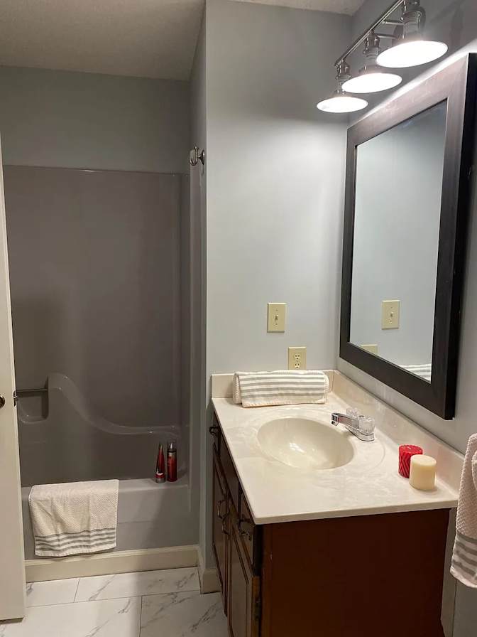 Alcove Rooms's room