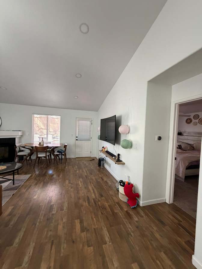 Saloni's room