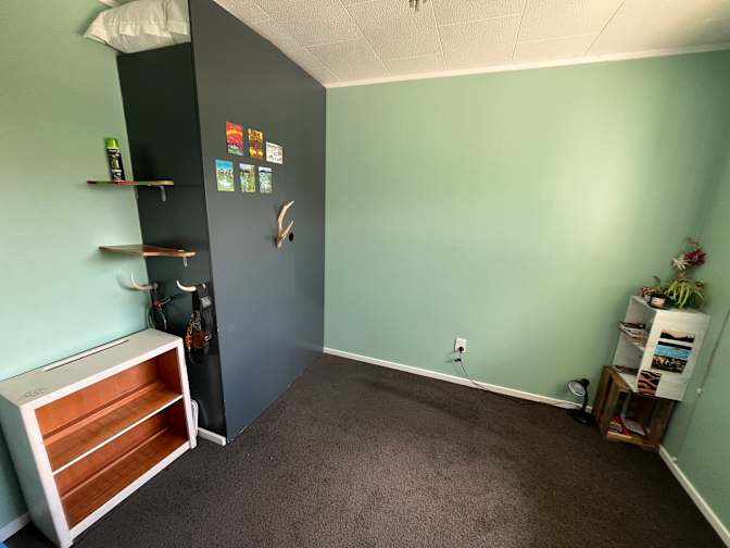 Petza's room