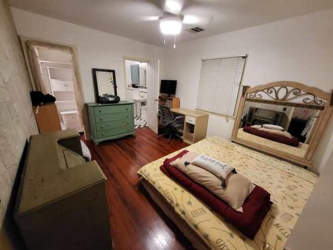 Furnished Private Room Shared Bathroom's room