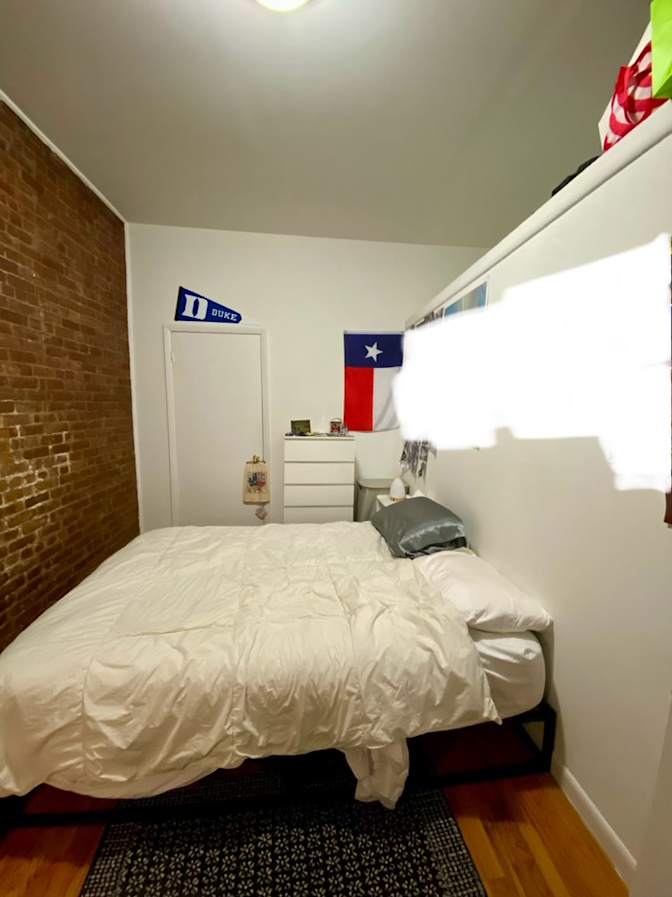 Eileen Sandi Fiore's room