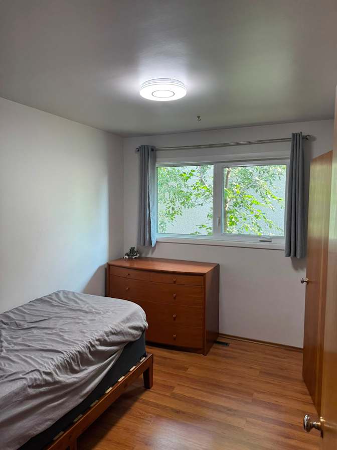 Ian Ference's room