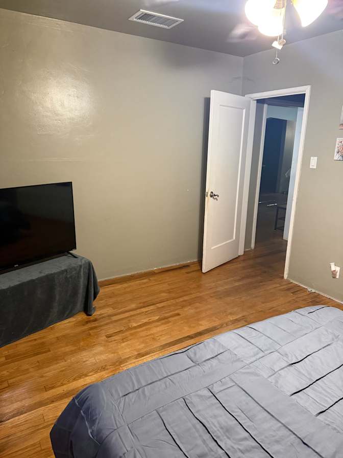 Kirstina L Hicks's room