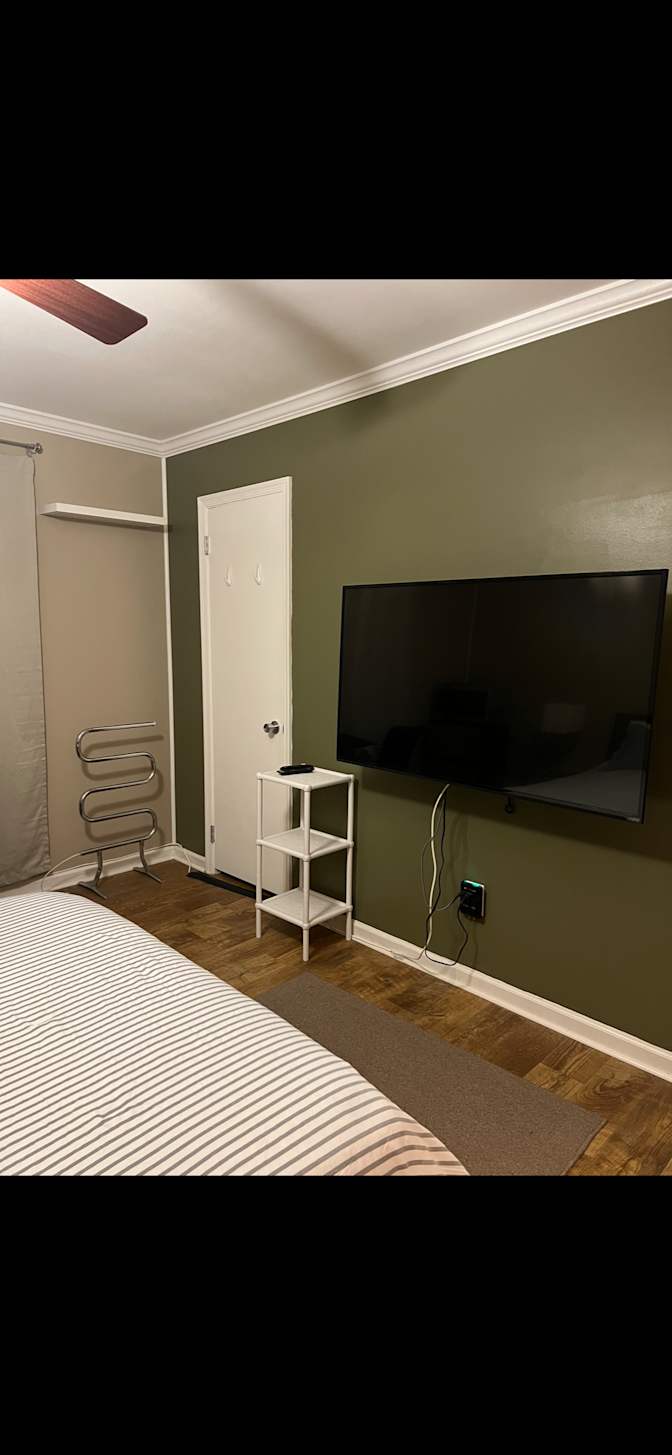 Fully Furnished's room
