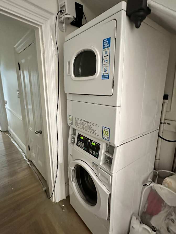 ALEXANDER KAMOUZIS's room
