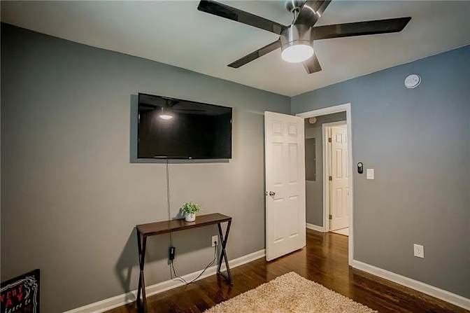 Alcove Rooms's room