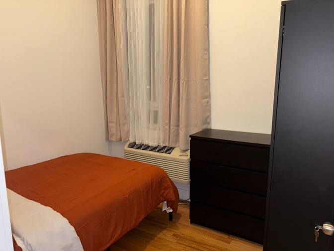 BROOKLYN APARTMENT SHARE LONG OR SHORT TERM's room
