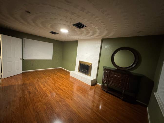 Zheng's room