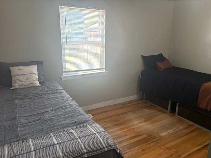 University Gardens's room