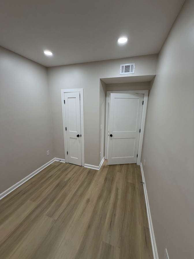 Alcove Rooms's room