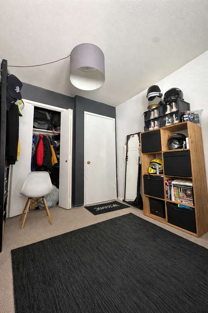 Alex Gonzalez's room