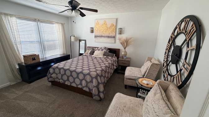 Alcove Rooms's room