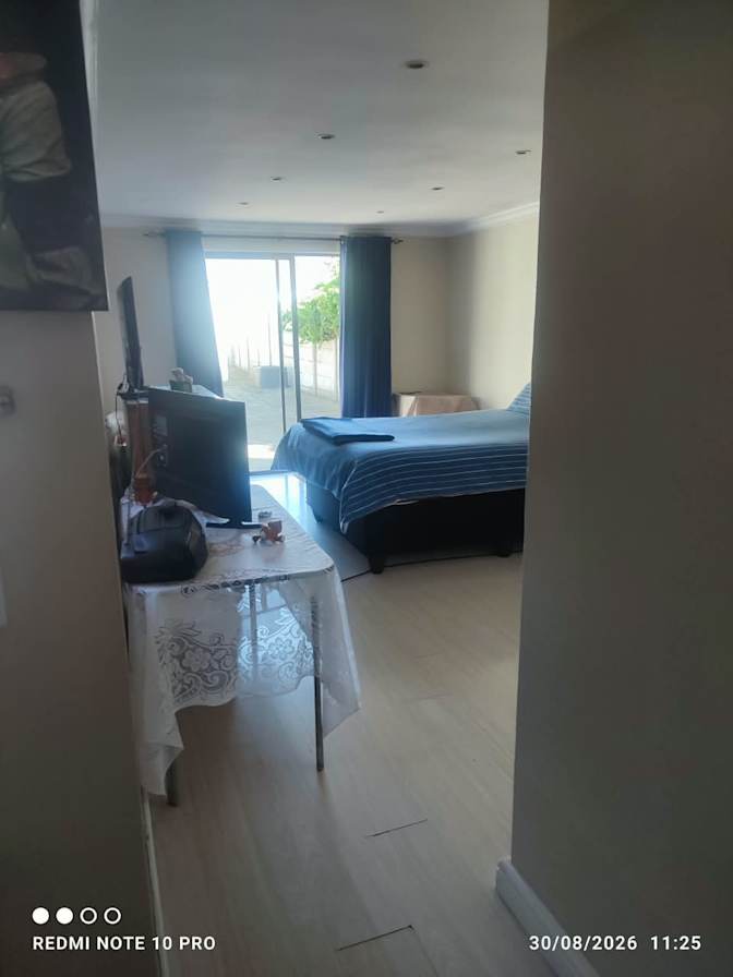 Dee's room