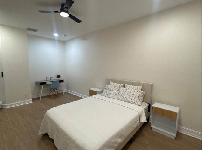 Carlos's room