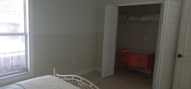rentplacestampa's room