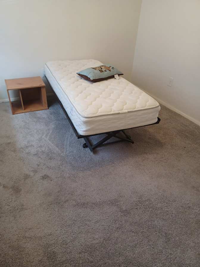 Dee's room