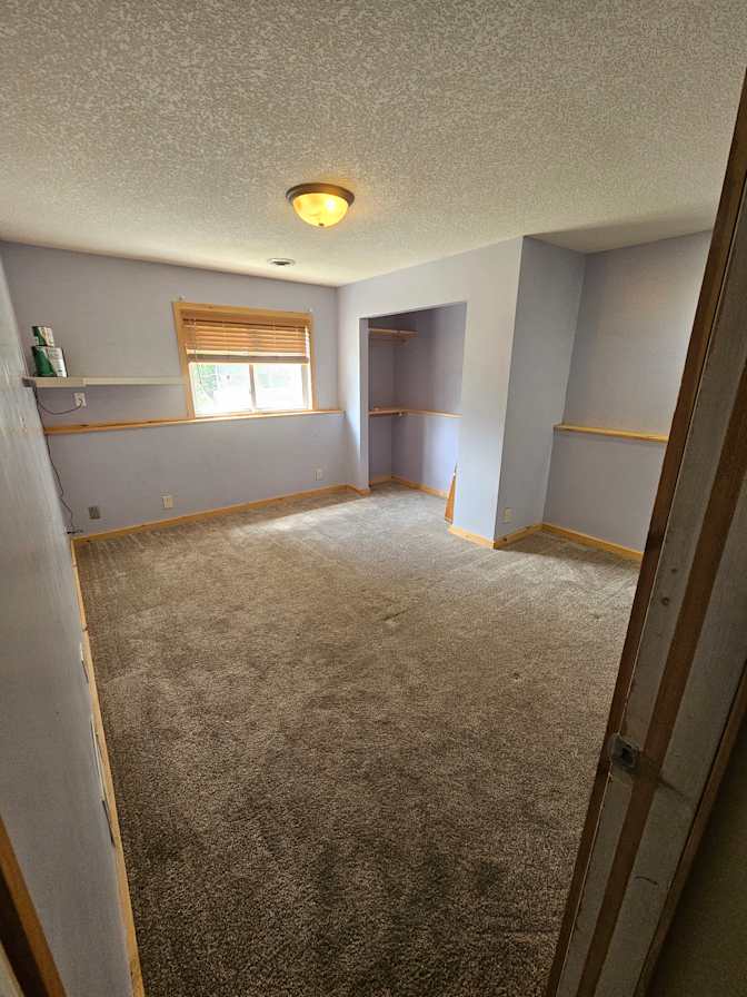 DANIEL T HELMEN's room