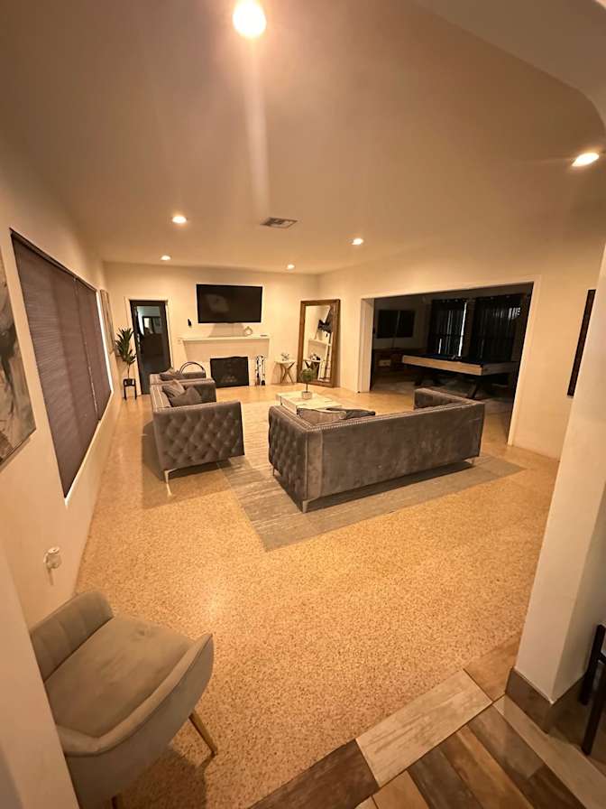 Greyvi's room
