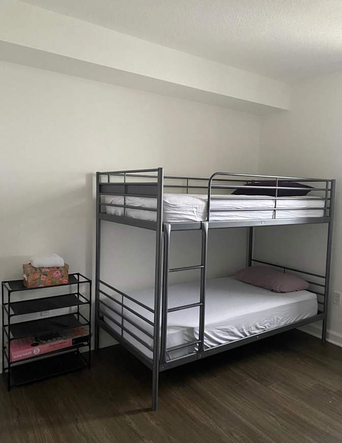 Andres's room